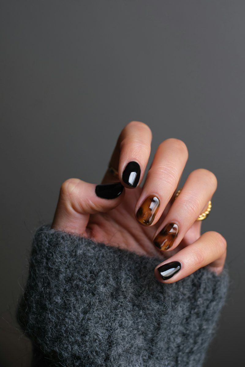 Dark tortoiseshell nail art